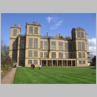 Hardwick Hall in Doe Lea, Derbyshire, photo by Chachu207 on Wikipedia.jpg